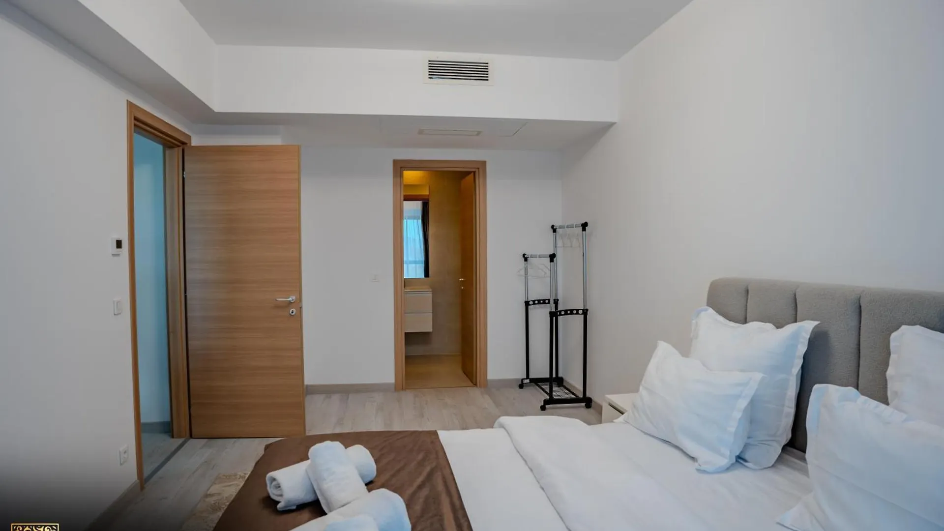 Yamaluxe Apartments - Huge - Confort & Luxury With Great View Bucharest