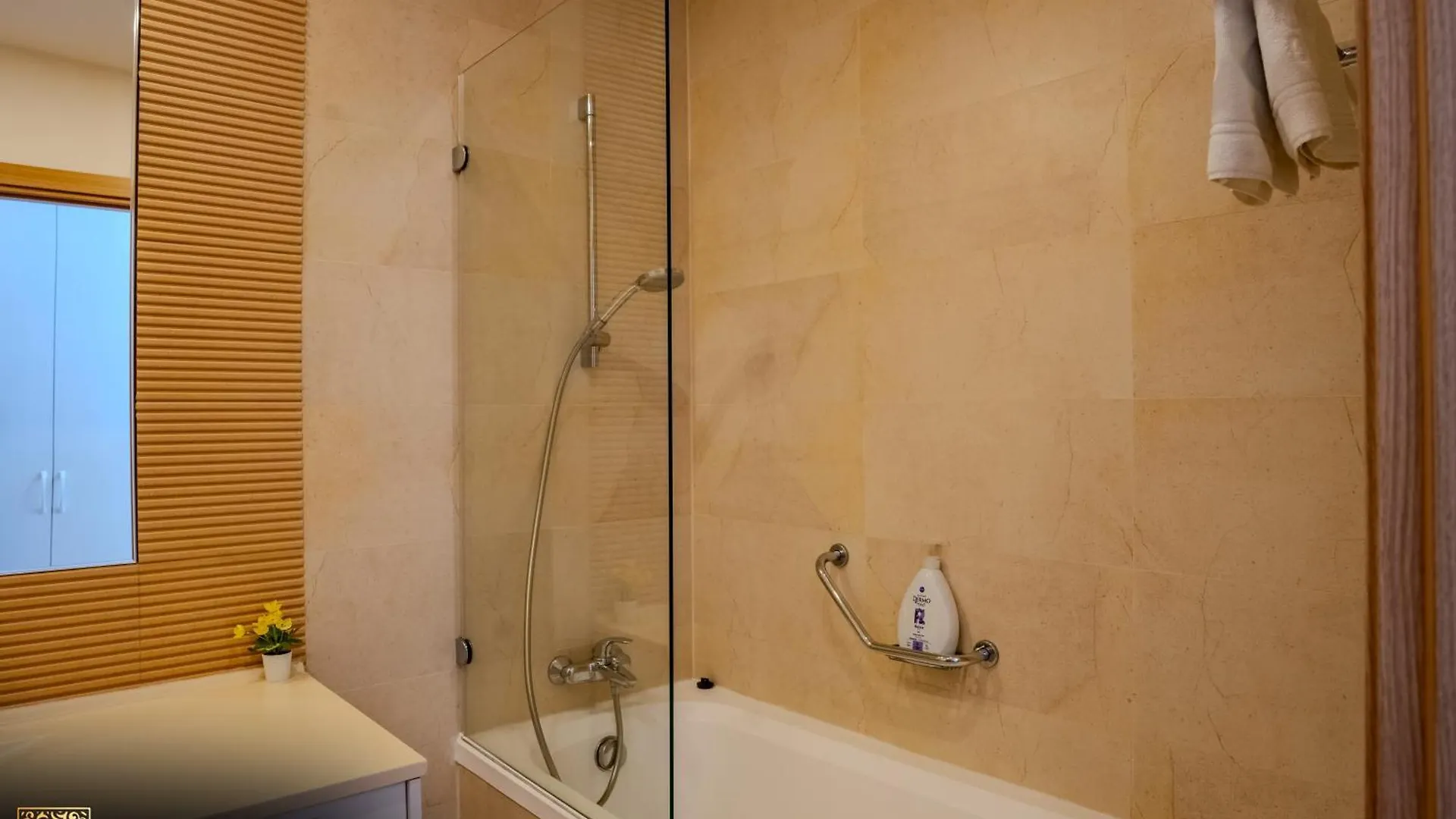 Yamaluxe Apartments - Huge - Confort & Luxury With Great View Bucharest